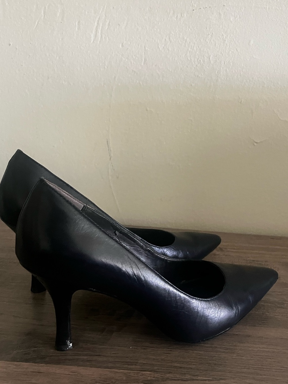 Classic Navy Pointed-Toe Women's Pumps